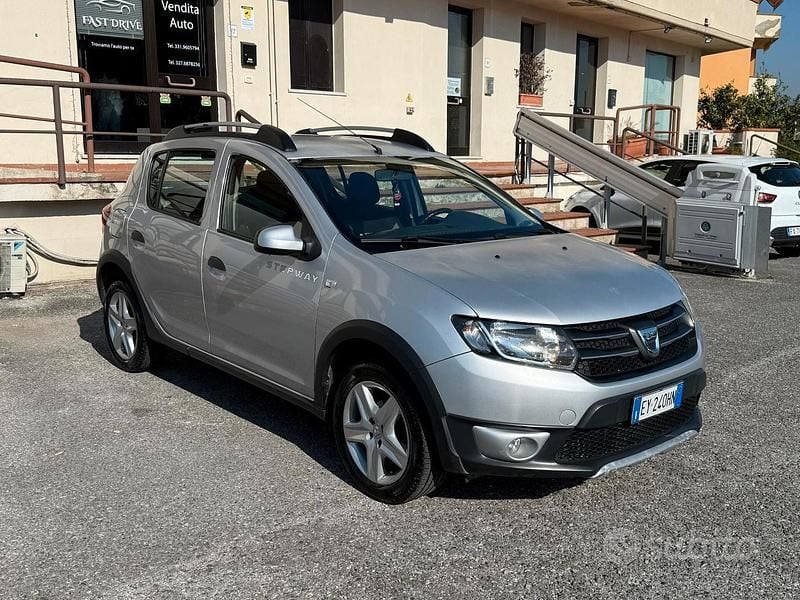 Usata Dacia Sandero Stepway 90 CV (66 kW) 2015 Grigio Berlina