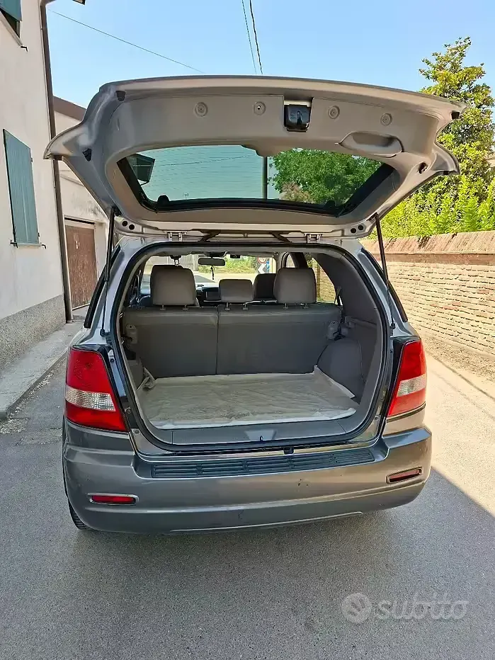 Usata Kia Sorento Comfort 140 CV (102 kW) 2004 Grigio SUV