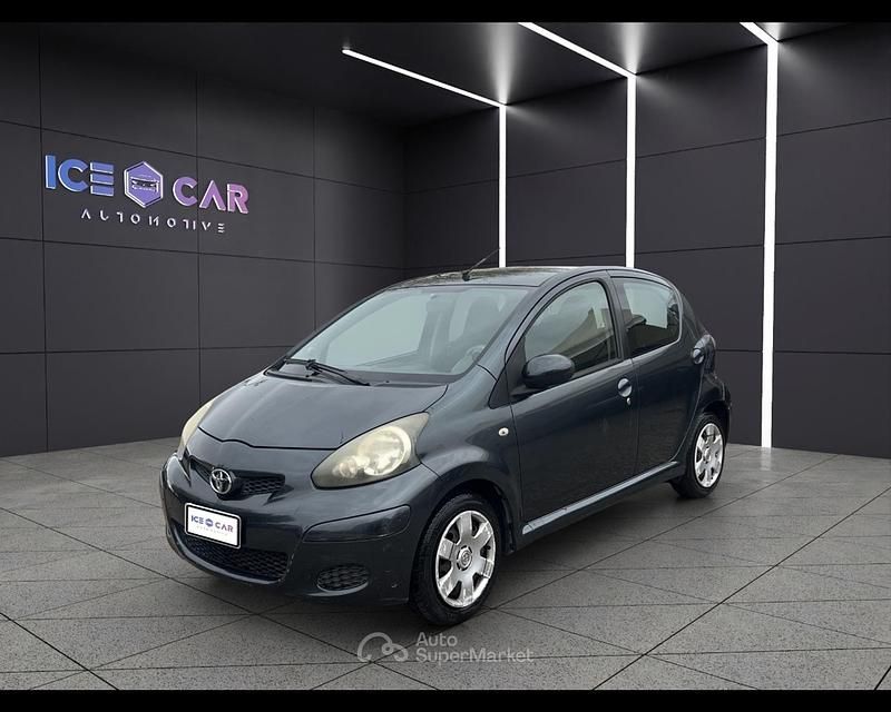 Usata Toyota Aygo Sol 68 CV (50 kW) 2009 Grigio Utilitaria