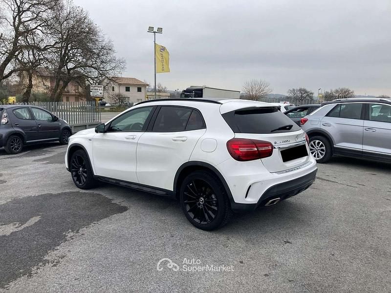 Begagnad Mercedes GLA45 AMG Premium 136 HK (100 kW) 2019 Vit SUV