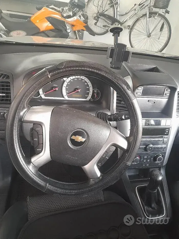 Usata Chevrolet Captiva 150 CV (110 kW) 2008 Grigio SUV