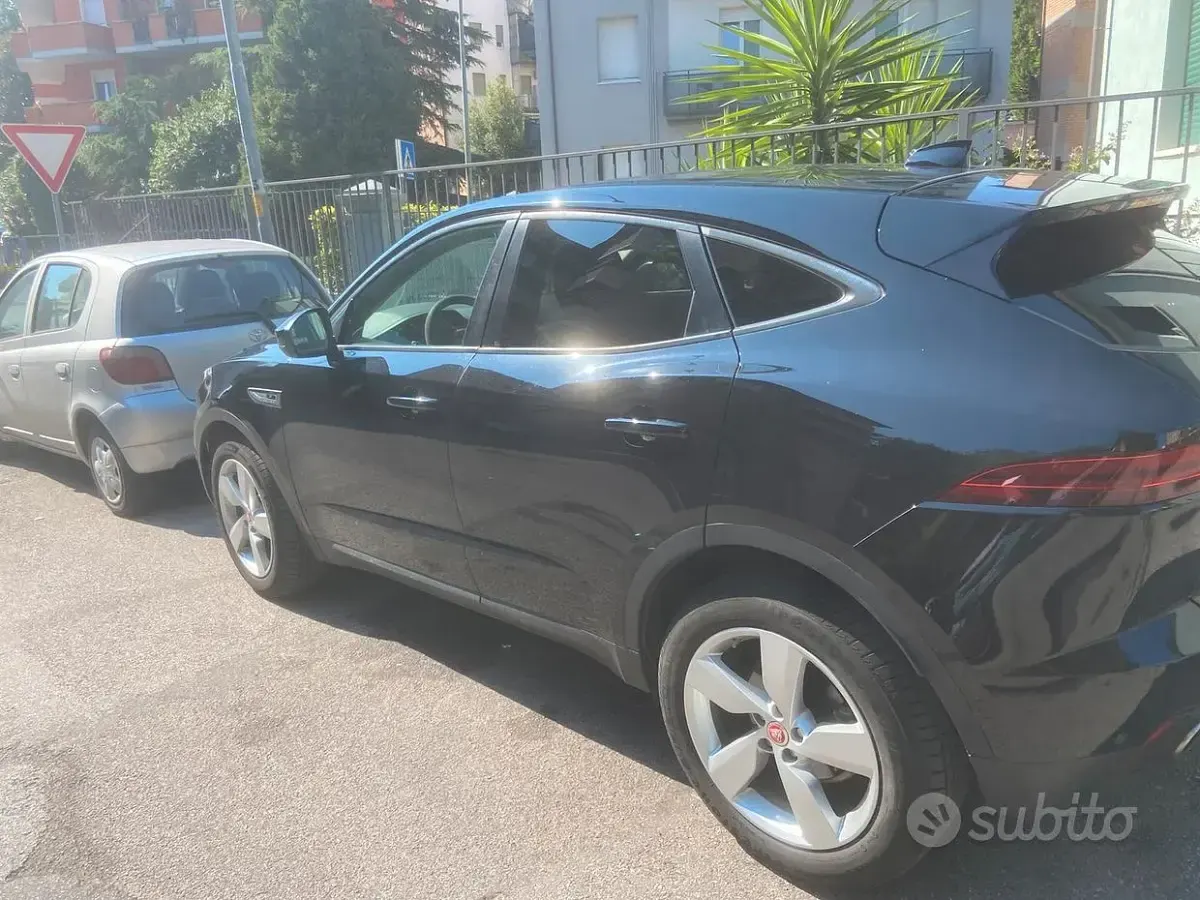 Usata Jaguar E-Pace 179 CV (131 kW) 2018 Bluazzurro SUV