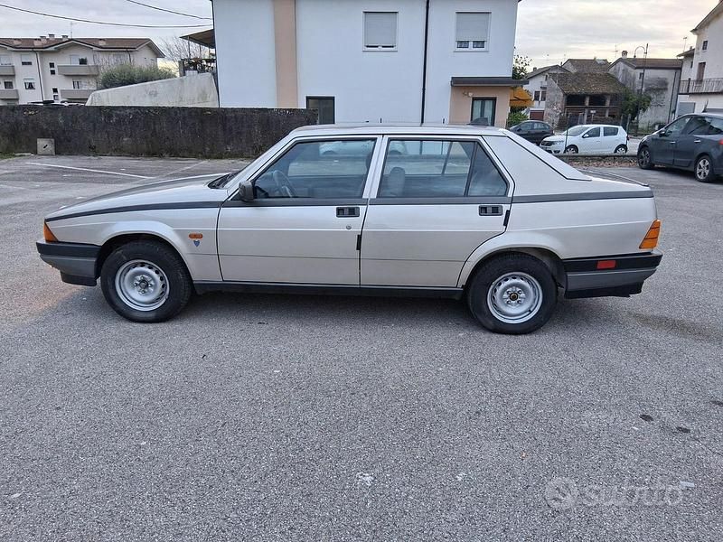 Usata Alfa Romeo 75 110 CV (80 kW) 1985 Berlina