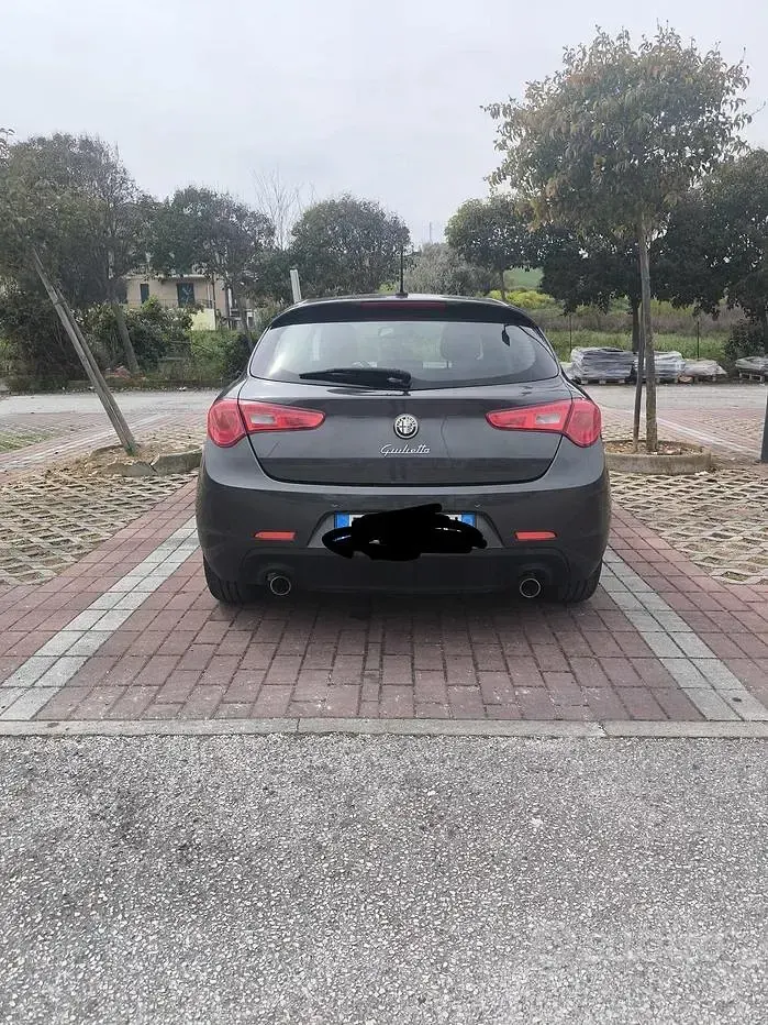 Usata Alfa Romeo Giulietta 150 CV (110 kW) 2014 Grigio Utilitaria