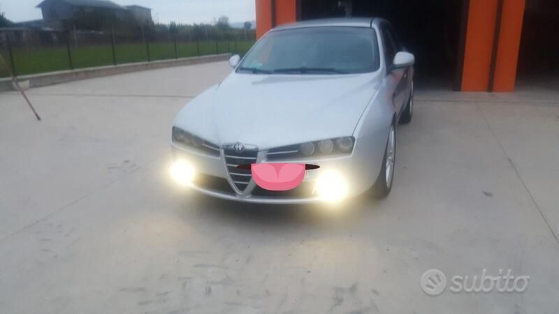 Argento Usata 2009 Alfa Romeo 159 Station wagon | 3500 € (Buon prezzo) - Immagine 1/4