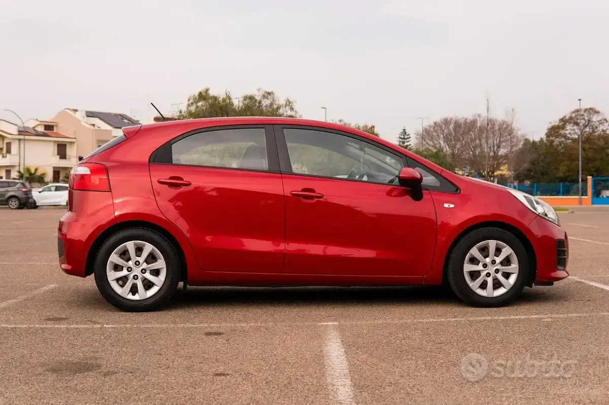 Usata Kia Rio City 85 CV (62 kW) 2016 Rosso Utilitaria