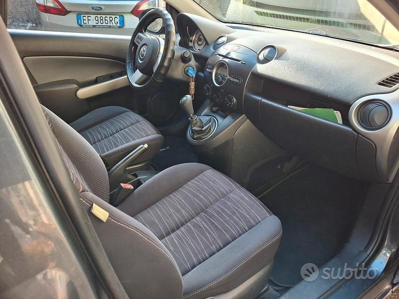 Usata Mazda 2 68 CV (50 kW) 2009 Grigio Utilitaria