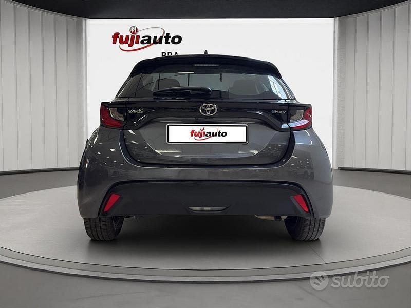 Usata Toyota Yaris Hybrid Active 116 CV (85 kW) 2025 Dark grey met Utilitaria