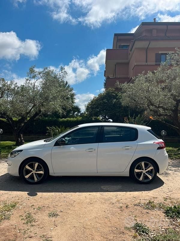 Usata Peugeot 308 Active 116 CV (85 kW) 2014 Bianco Utilitaria