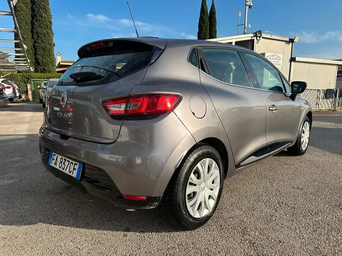Usata Renault Clio IV 72 CV (52 kW) 2015 Grigio Berlina