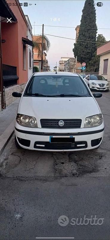 Usata Fiat Punto 70 CV (51 kW) 2003 Bianco Utilitaria