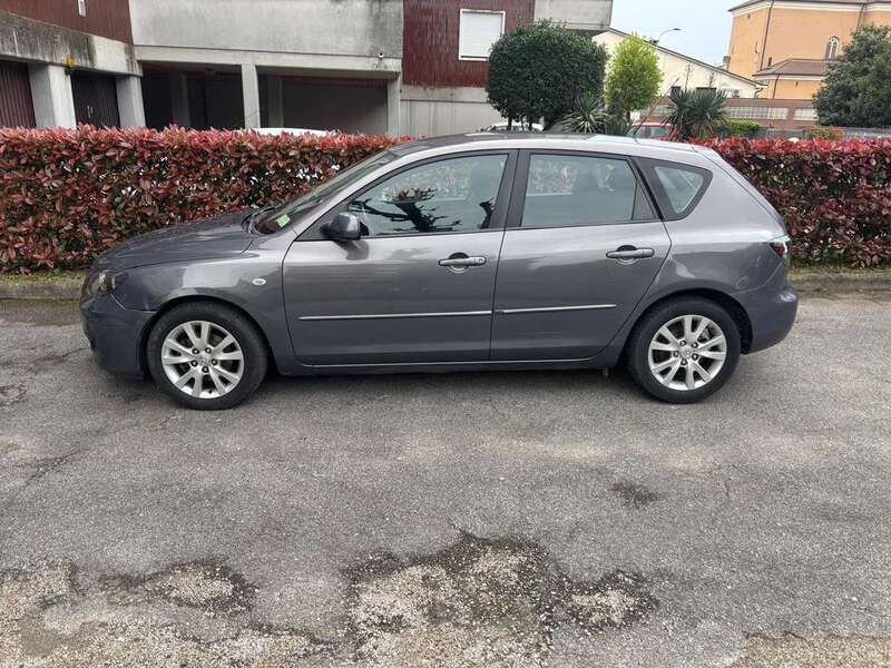 Grigio Usata 2009 Mazda 3 Active Tre volumi | 1250 € (Ottimo prezzo) - Immagine 1/4