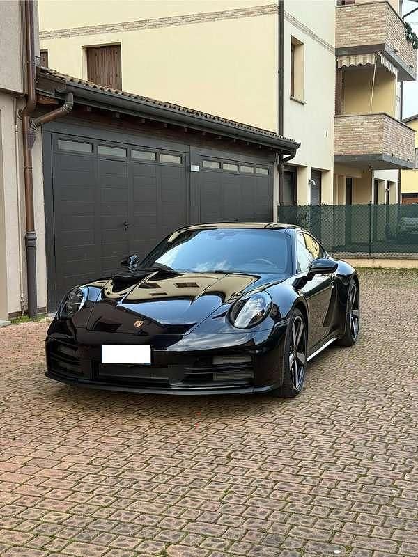Usata Porsche 992 394 CV (289 kW) 2024 Nero Coupé