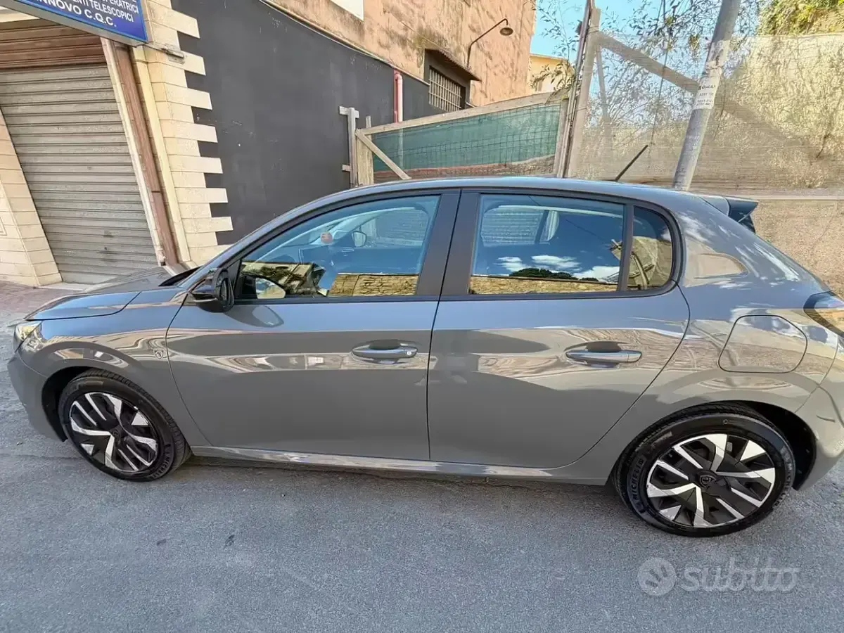 Usata Peugeot 208 Active 101 CV (74 kW) 2024 Grigio Utilitaria
