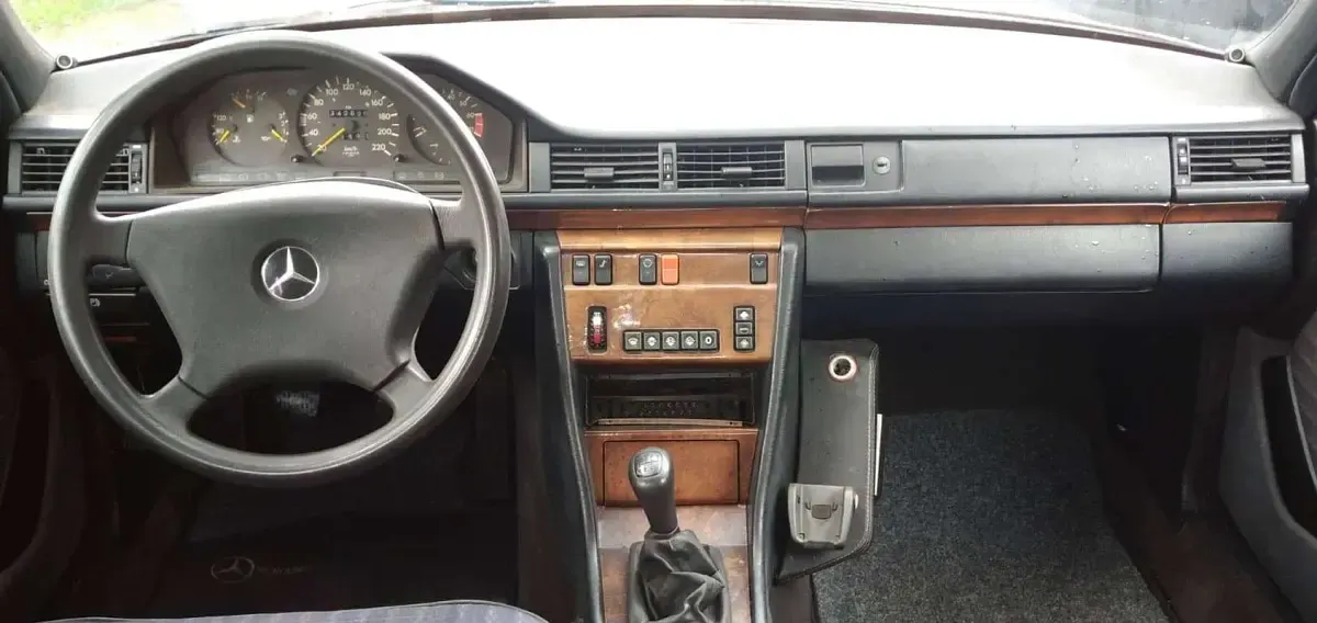 Usata Mercedes 200 122 CV (89 kW) 1992 Grigio Berlina