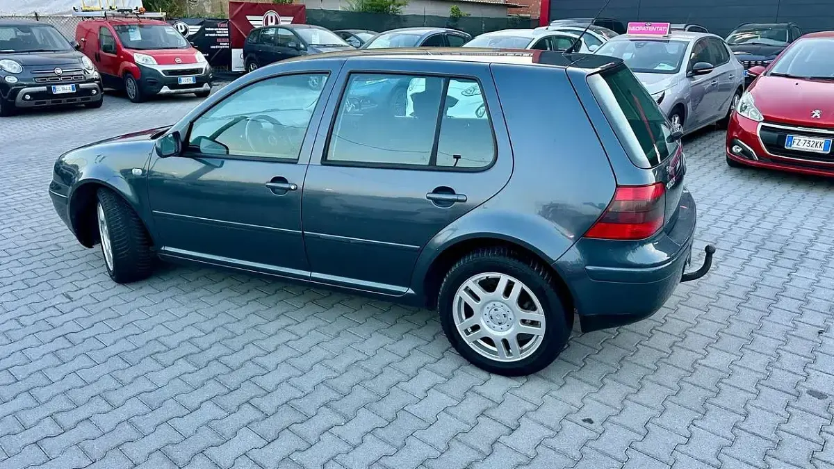 Usata VW Golf IV 105 CV (77 kW) 2002 Grigio Berlina
