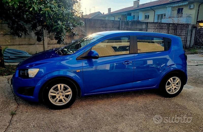 Usata Chevrolet Aveo 2014 Blu Utilitaria