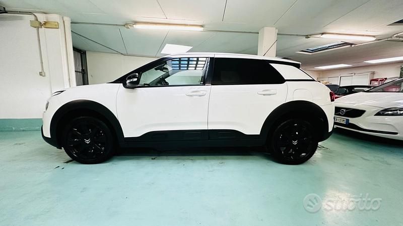 Gebraucht Citroën C4 Shine 110 PS (80 kW) 2019 Weiß Limousine