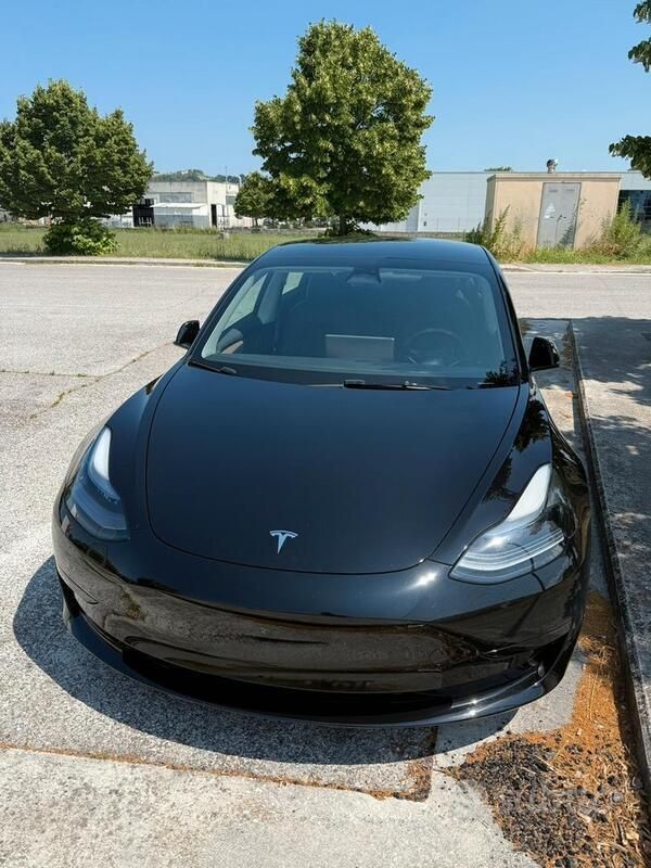 Nero Usata 2023 Tesla Model 3 Tre volumi | 34.000 € (Buon prezzo) - Immagine 1/4