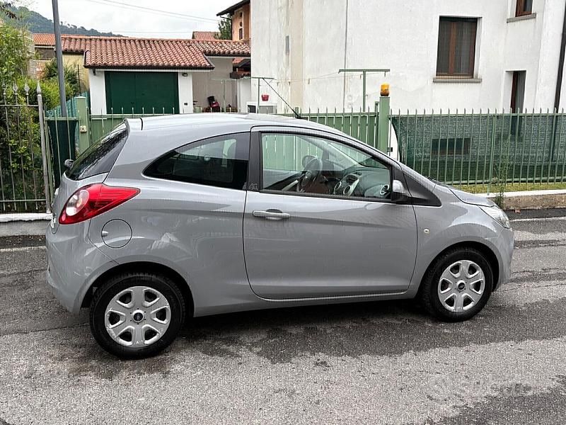 Usata Ford Ka 69 CV (50 kW) 2015 Grigio Berlina