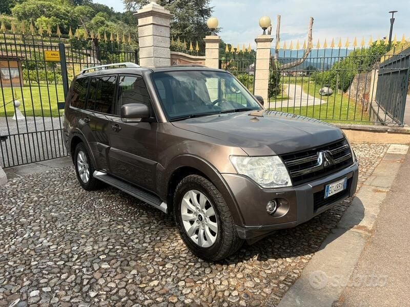 Usata Mitsubishi Pajero Instyle 200 CV (147 kW) 2010 Marrone SUV