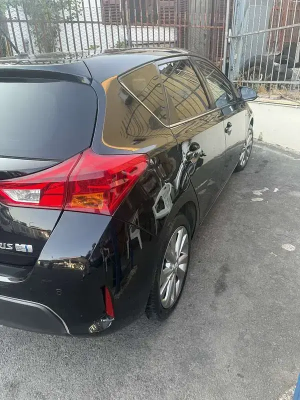 Usata Toyota Auris Hybrid Lounge 99 CV (72 kW) 2014 Berlina