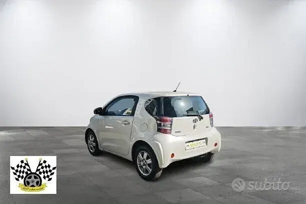 Usata Toyota iQ 68 CV (50 kW) 2010 Bianco Utilitaria