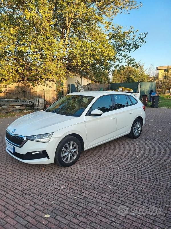 Usata Skoda Scala 110 CV (80 kW) 2021 Bianco Utilitaria
