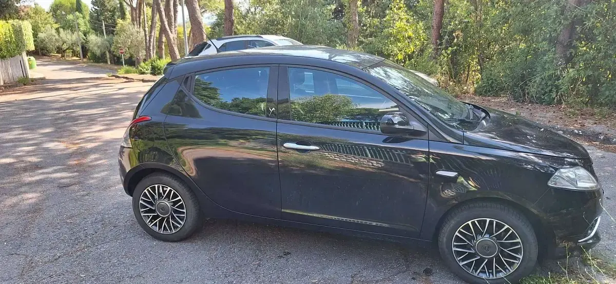 Usata Lancia Ypsilon Gold 69 CV (50 kW) 2016 Nero Utilitaria