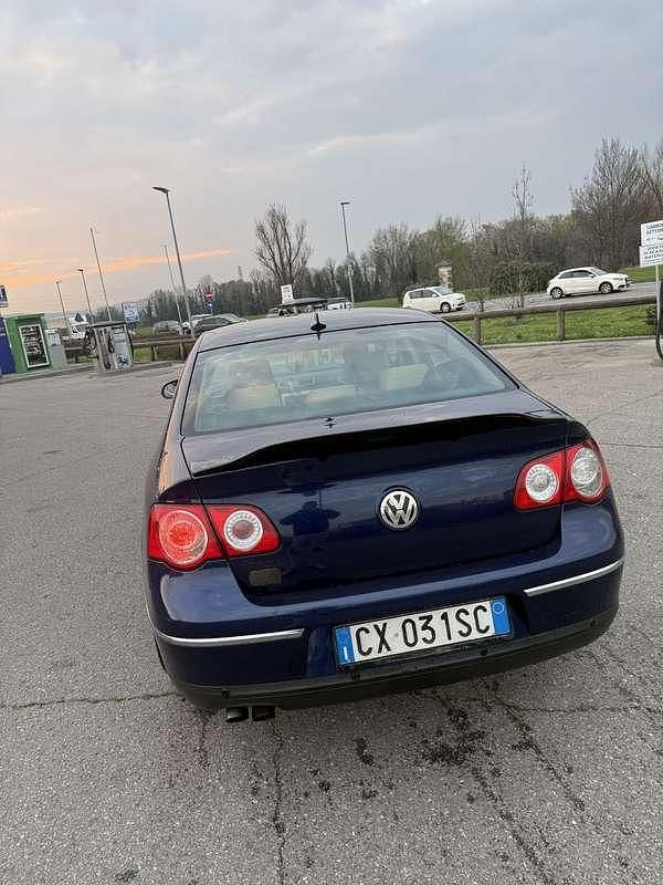Usata VW Passat Highline 140 CV (102 kW) 2005 Blu/azzurro Berlina