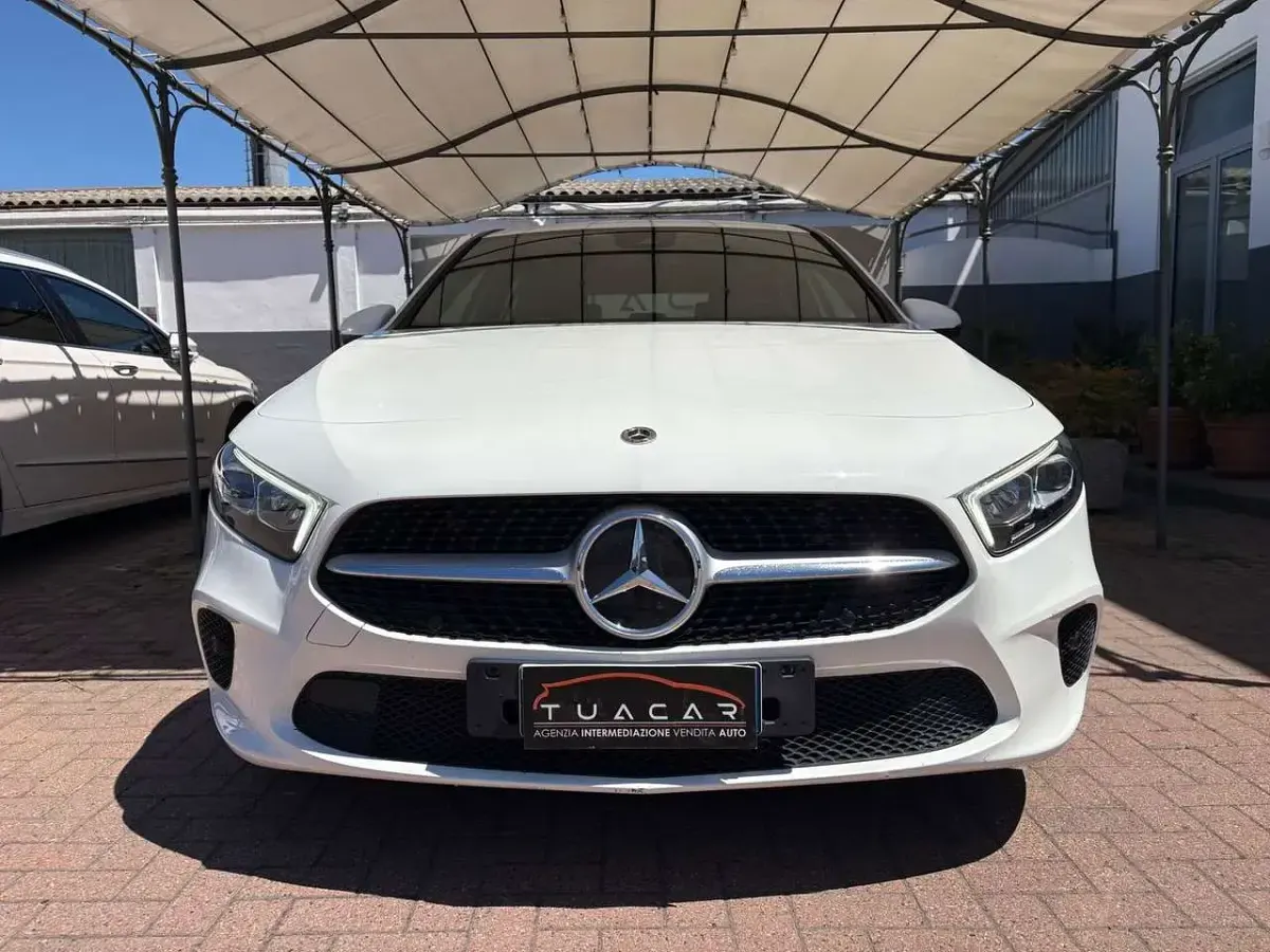 Usata Mercedes A180 Business 116 CV (85 kW) 2021 Bianco Berlina