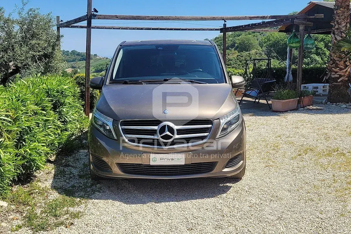 Käytetty Mercedes V250 Exclusive 190 HP (139 kW) 2017 Harmaa Tila-auto