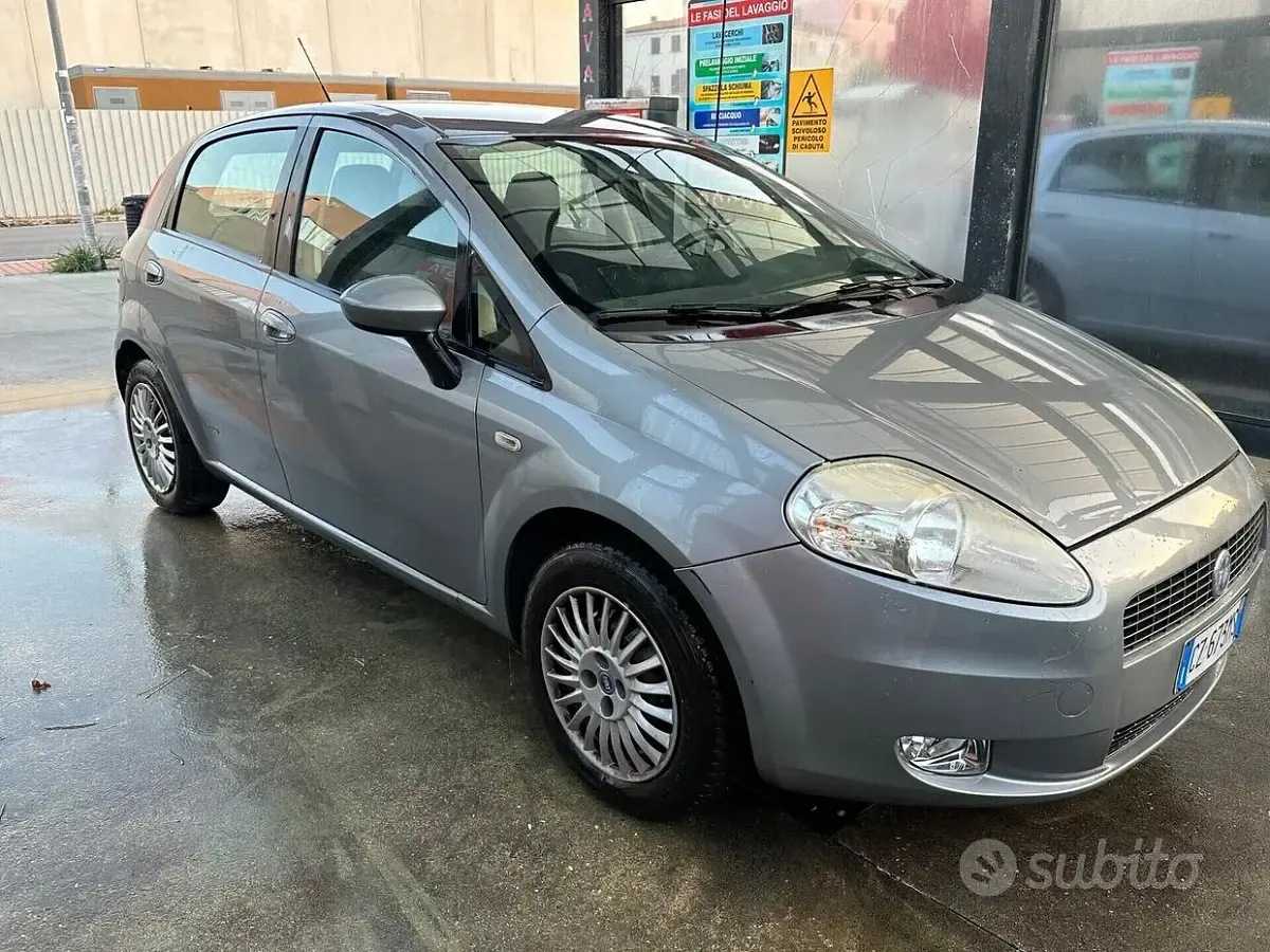 Usata Fiat Grande Punto 77 CV (56 kW) 2006 Grigio Utilitaria