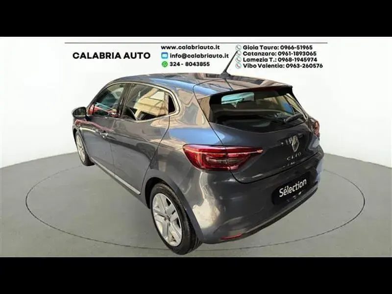 Begagnad Renault Clio V Intens 131 HK (96 kW) 2021 Grå Sedan
