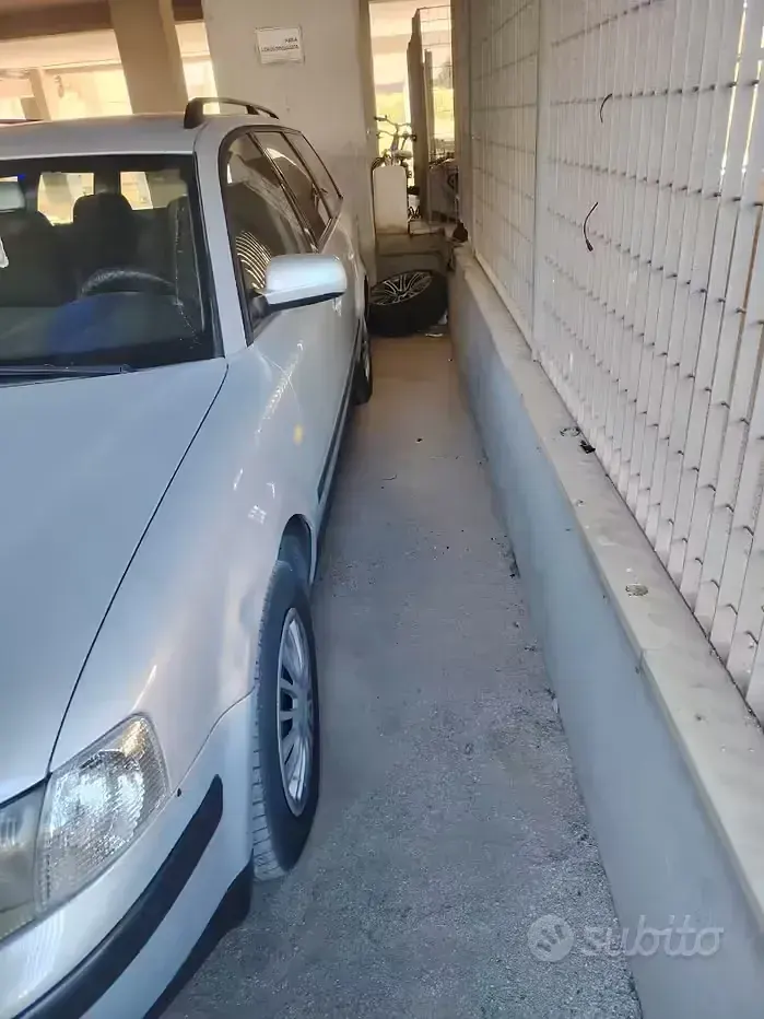 Usata VW Passat 110 CV (80 kW) 1999 Grigio Station wagon