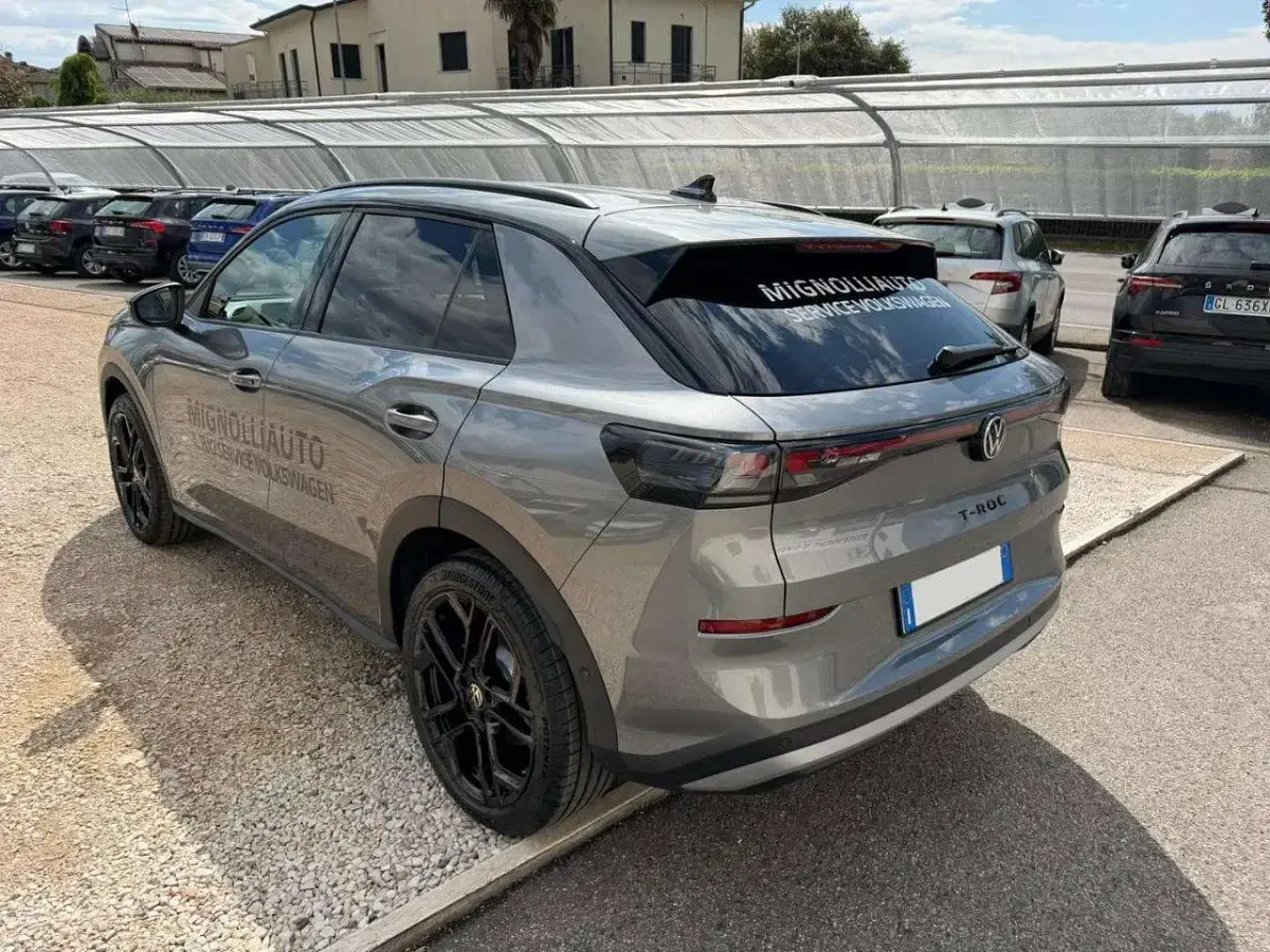 Nuova VW T-Roc Style 116 CV (85 kW) 2026 Grigio scuro SUV