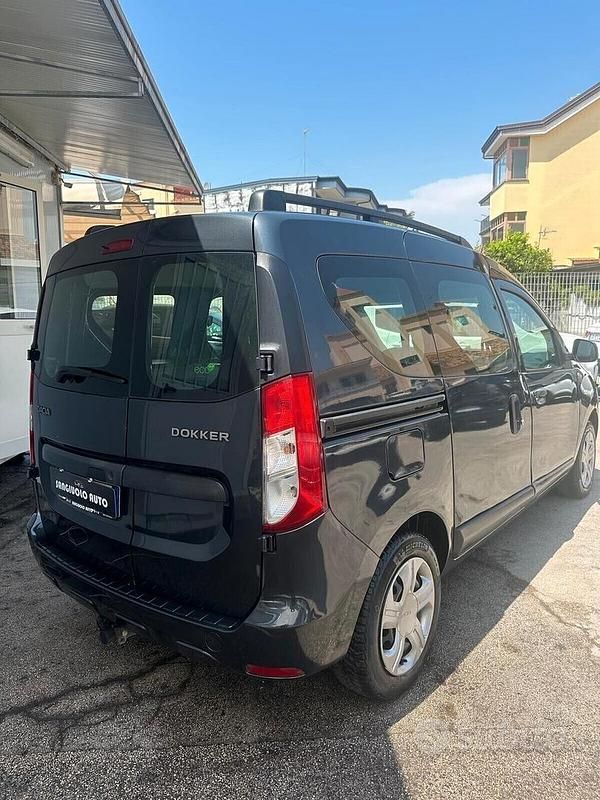 Usata Dacia Dokker 75 CV (55 kW) 2015 Verde Monovolume