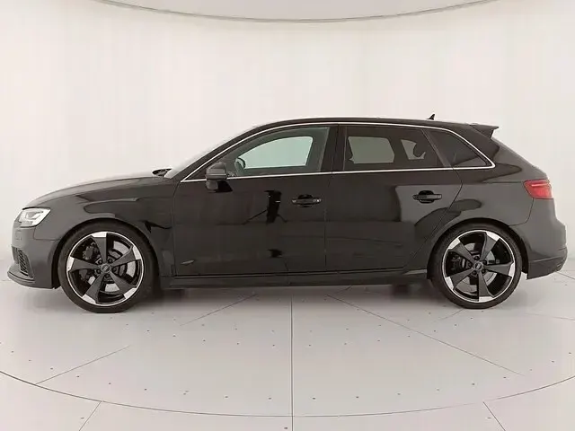 Usata Audi RS3 Sportback Comfort 400 CV (294 kW) 2020 Nero mythos metallizzato Utilitaria