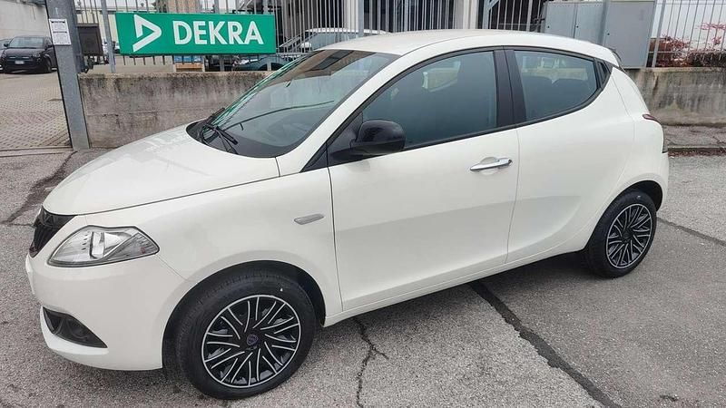 Usata Lancia Ypsilon S 69 CV (50 kW) 2024 Bianco Utilitaria