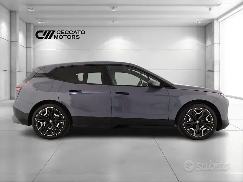 Nuova BMW iX Comfort Edition 384 kW (523 CV) 2026 Storm bay SUV