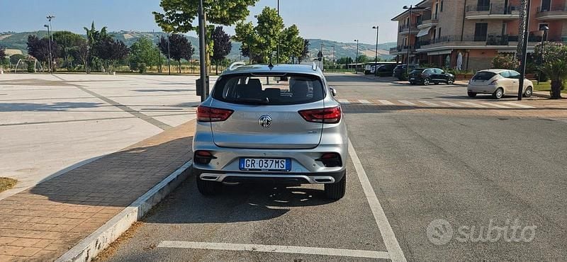 Usata MG ZS 106 CV (77 kW) 2023 Grigio Berlina