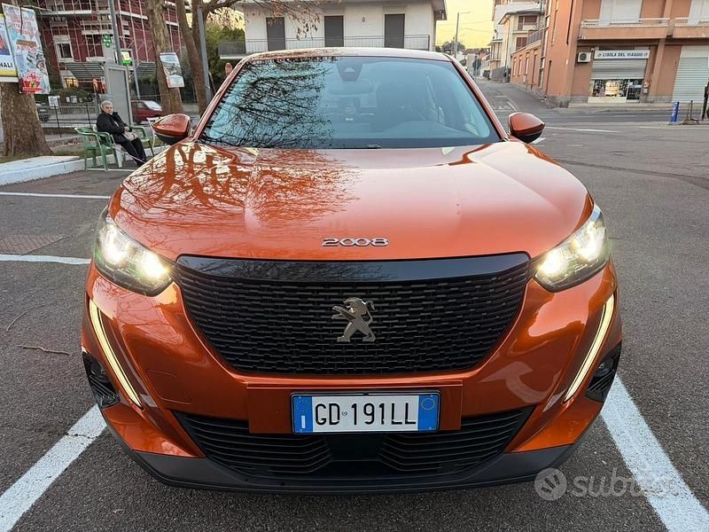 Usata Peugeot 2008 GT 130 CV (95 kW) 2021 Arancione SUV