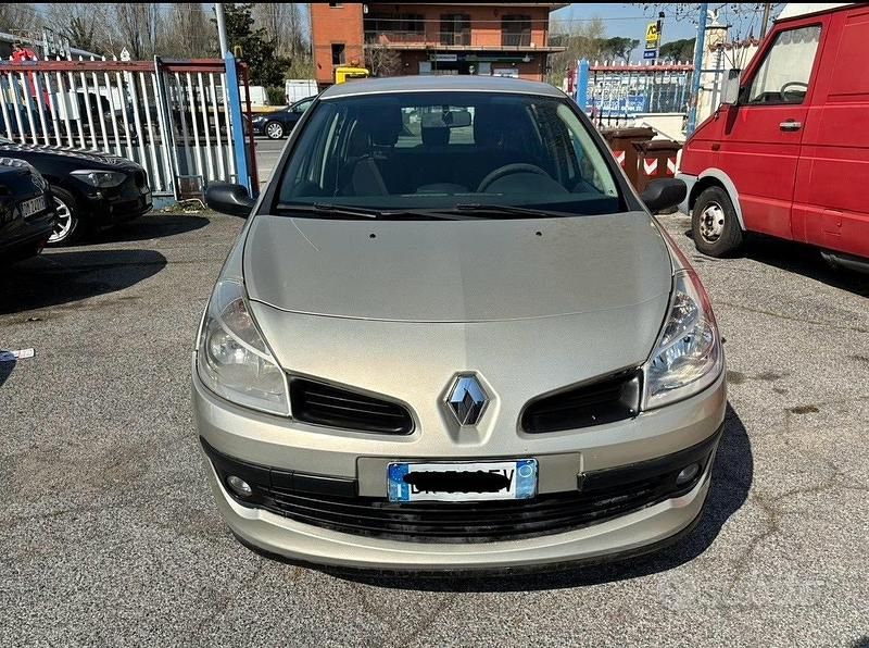 Usata Renault Clio II 67 CV (49 kW) 2007 Beige Berlina
