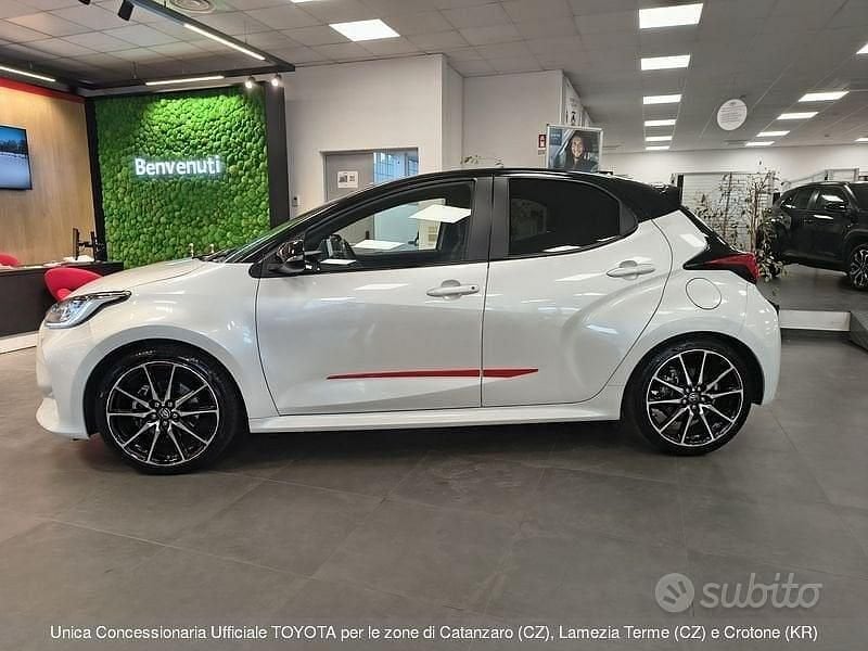 Usata Toyota Yaris Hybrid Sport 115 CV (84 kW) 2022 Bianco Berlina