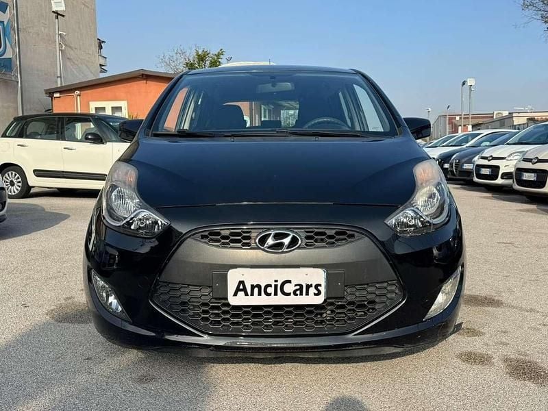 Nero Usata 2015 Hyundai ix20 Classic Due volumi | 5990 € (Buon prezzo) - Immagine 1/4