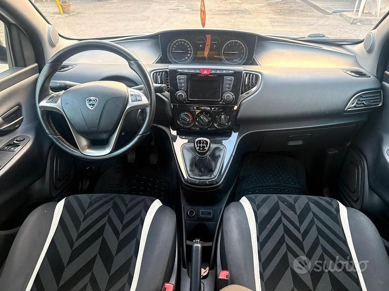 Usata Lancia Ypsilon 69 CV (50 kW) 2017 Bianco Utilitaria