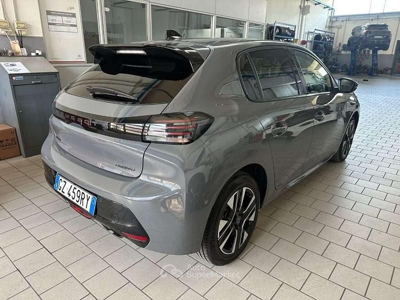 Usata Peugeot 208 Allure 110 CV (80 kW) 2025 Grigio scuro Utilitaria
