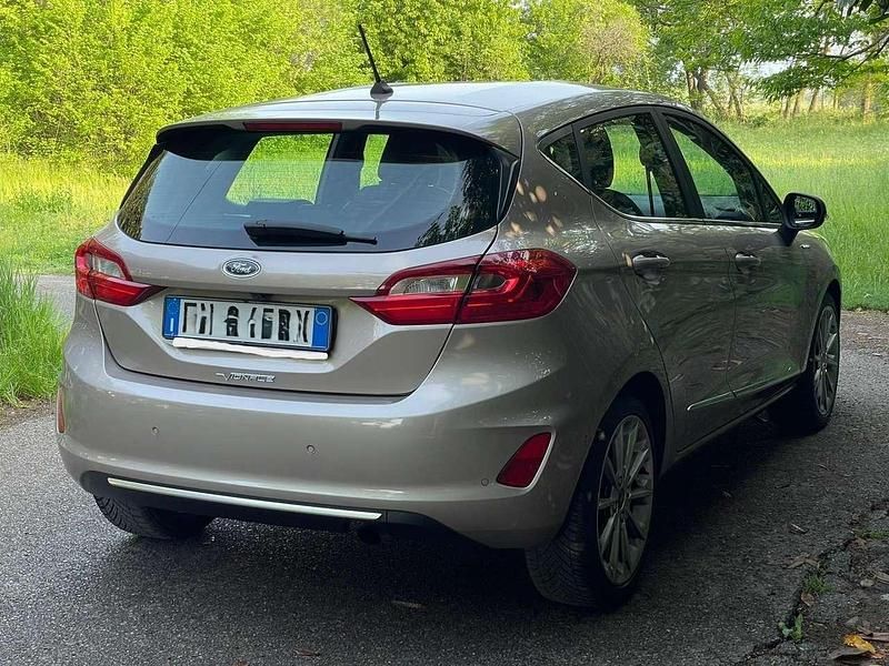 Usata Ford Fiesta Vignale 101 CV (74 kW) 2018 Oro Utilitaria