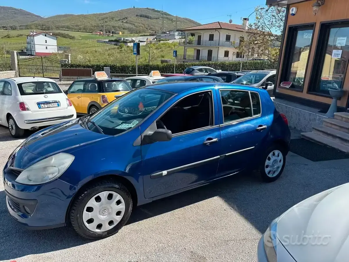 Usata Renault Clio II Dynamique 75 CV (55 kW) 2007 Blu Berlina