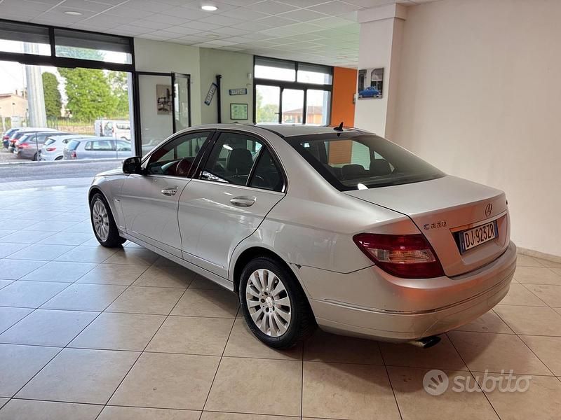 Usata Mercedes C220 Elegance 170 CV (125 kW) 2007 Grigio Berlina